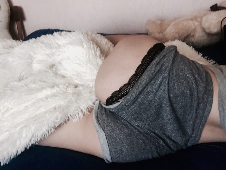 Sexy naked teen remnant wide form, pristine outline in expert quiet