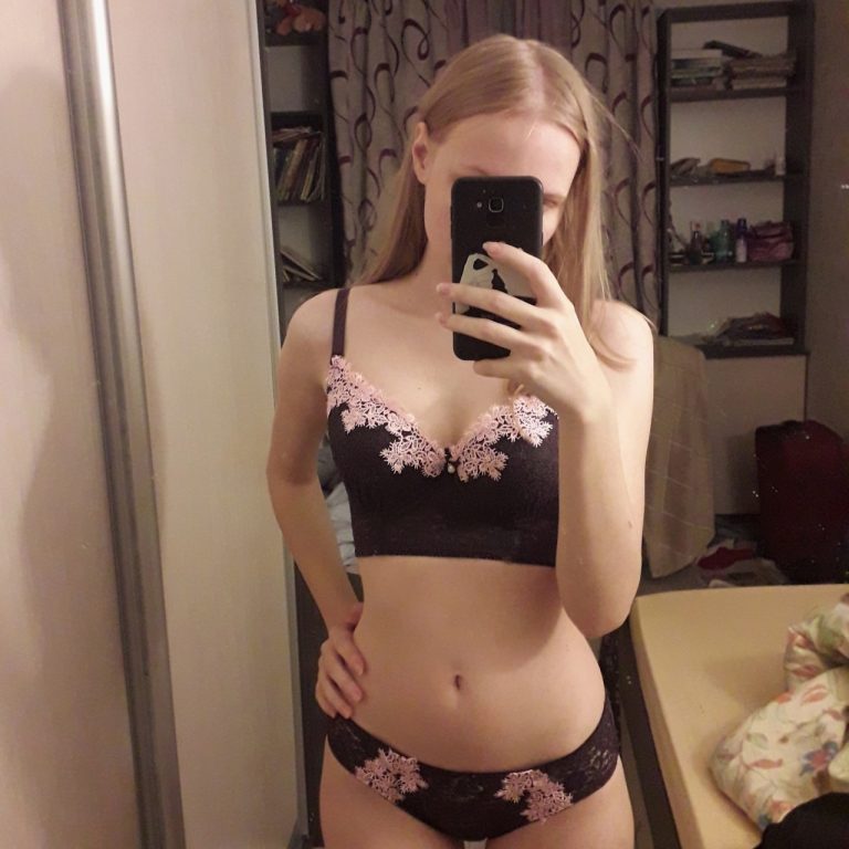 Naked 18 year old dancing tease