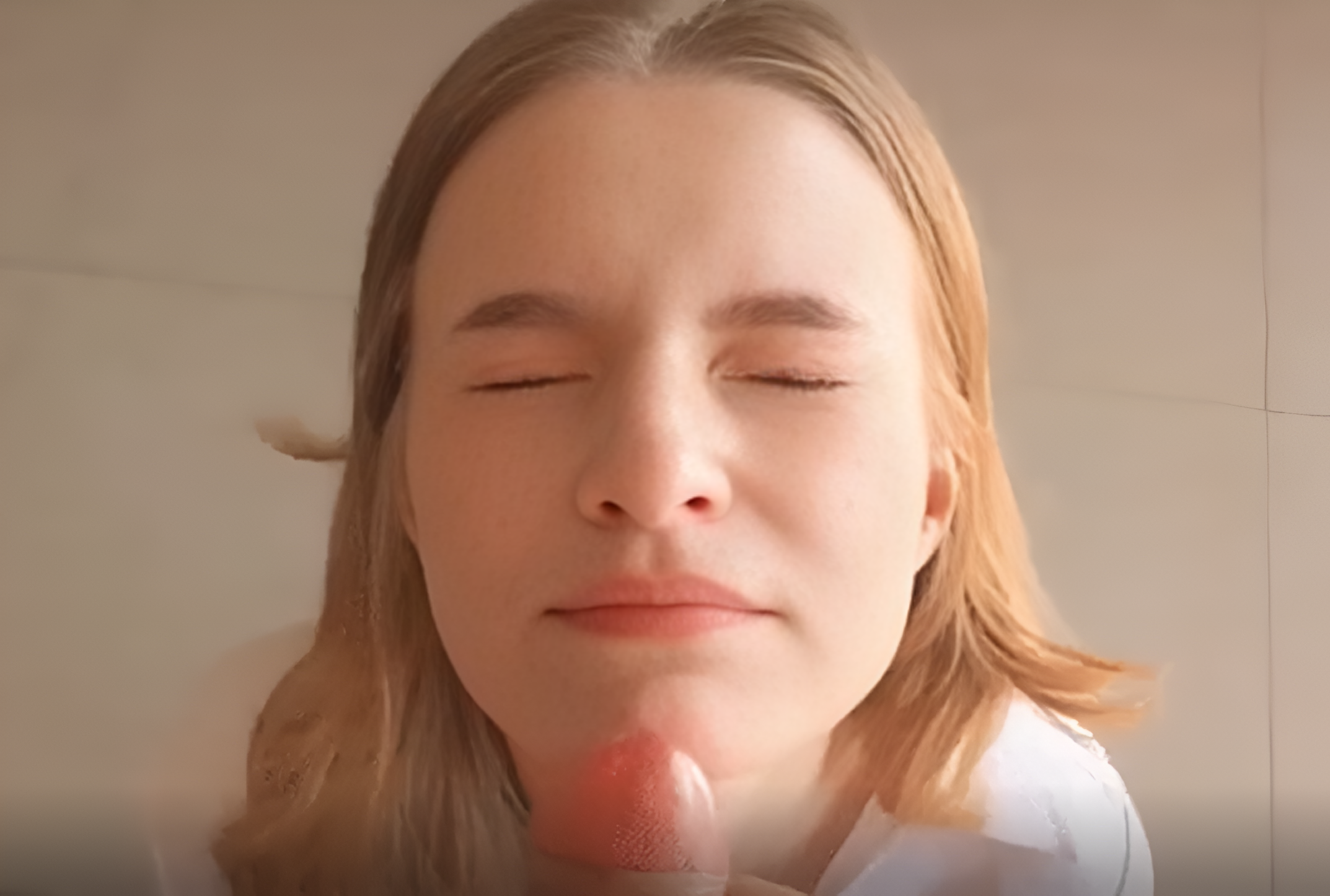Blonde Bombshell Cumshot: Belle Banner’s Eager Facial Feast