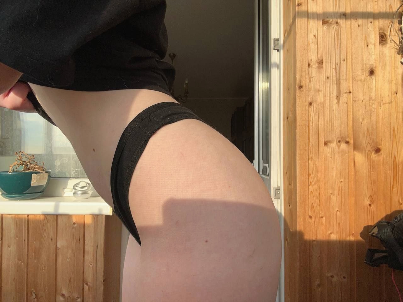 18yo amateur spreading on couch