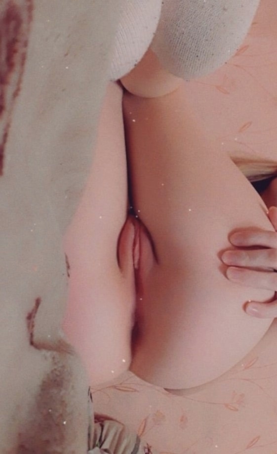 Fresh teen showing tight body